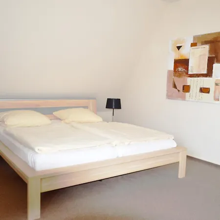 Reetdachhaus 3, Inkl 2 Parkplaetze 费马恩