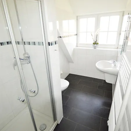 Reetdachhaus 3, Inkl 2 Parkplaetze 度假居 *