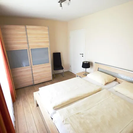 Reetdachhaus 3, Inkl 2 Parkplaetze * 费马恩