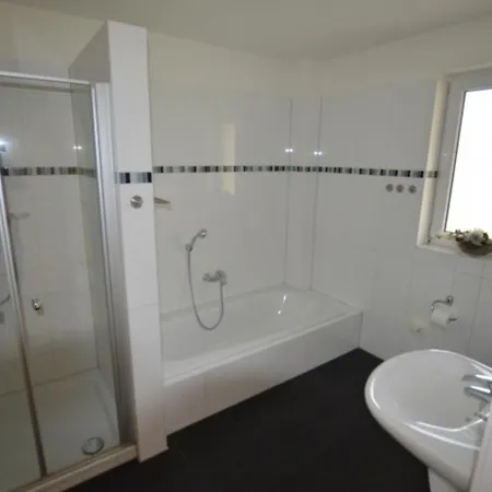 Reetdachhaus 3, Inkl 2 Parkplaetze Prázdninový dům *