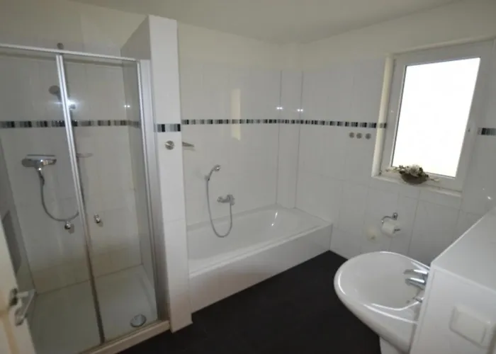 Reetdachhaus 3, Inkl 2 Parkplaetze Casa vacanze *